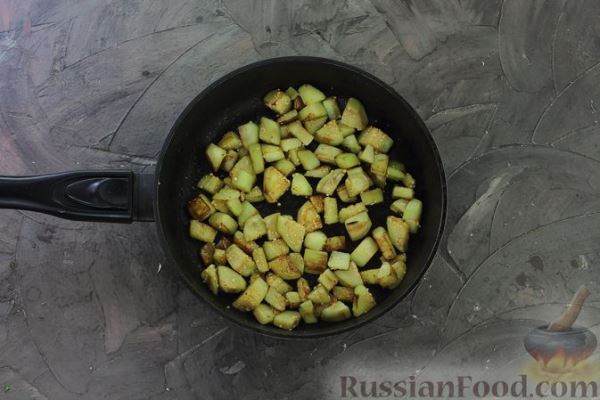 Фасолевый суп с мясом, баклажанами и помидорами