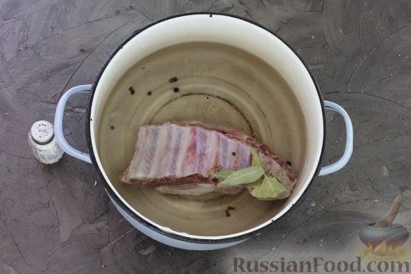 Фасолевый суп с мясом, баклажанами и помидорами