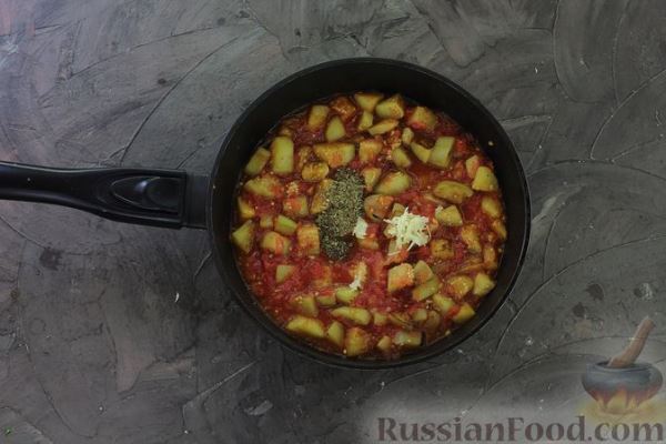 Фасолевый суп с мясом, баклажанами и помидорами