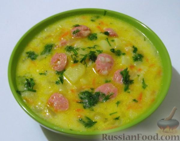 Сырный суп с курицей, сосисками и рисом