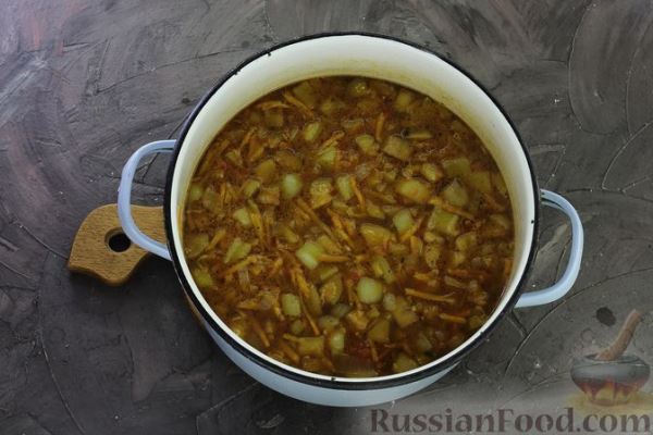 Фасолевый суп с мясом, баклажанами и помидорами