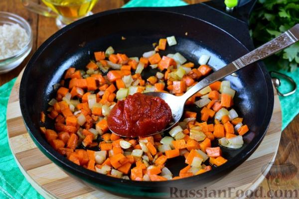 Рассольник по-ленинградски, с говядиной, рисом и томатной пастой