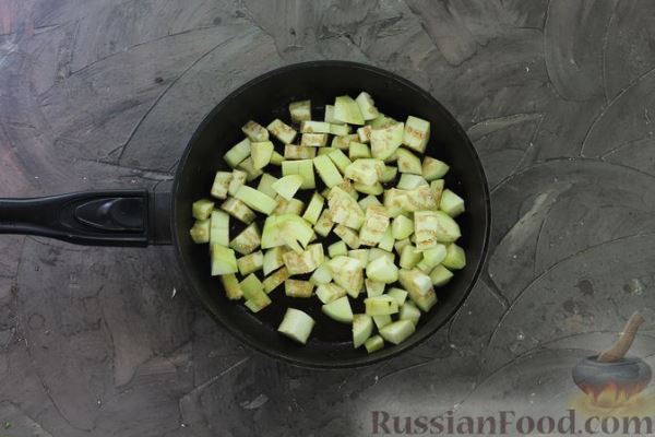 Фасолевый суп с мясом, баклажанами и помидорами