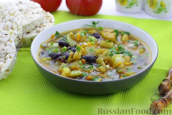 Фасолевый суп с мясом, баклажанами и помидорами